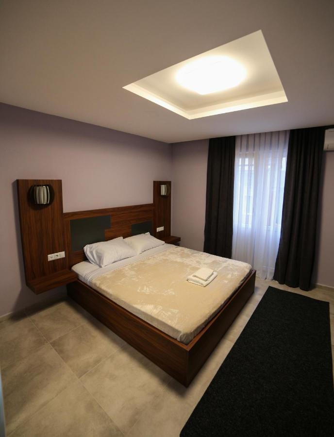 Hotel Centrum Titova Mitrovica Eksteriør bilde